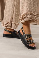 Czarne Sandały Damskie Z Nitami Na Platformie Ze Żłobieniami Złote Klamerki Carla 5258-40