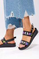 Czarne sandały skórzane damskie na platformie z kolorowymi paskami wzór wężowy PRODUKT POLSKI Casu 2232-917-100-38