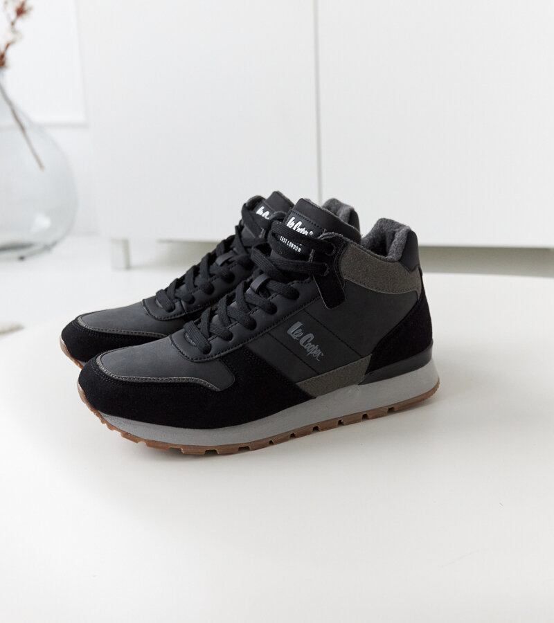 Czarne sneakersy Lee Cooper LCJ-23-31-3066M-43