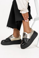 Czarne sneakersy skórzane damskie na platformie sznurowane z ozdobą PRODUKT POLSKI Casu DS-711-39
