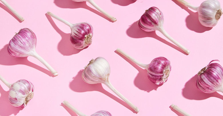 Czosnek na przeziębienie – produkty z apteki i domowe przepisy