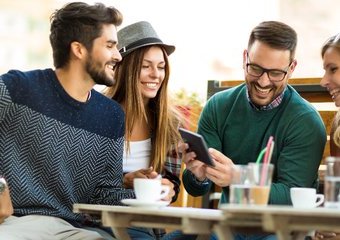 Czy wiesz, że 30 lipca jest Dzień Przyjaźni? Poznaj 6 pomysłów na prezent dla przyjaciela