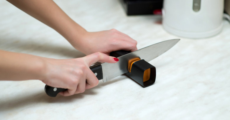 Czym naostrzyć nóż kuchenny? Jak poprawnie ostrzyć noże?