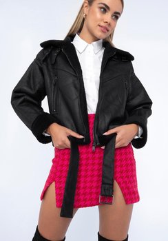 Damska kurtka podszyta sztucznym futerkiem oversize z paskiem czarna XL - WITTCHEN