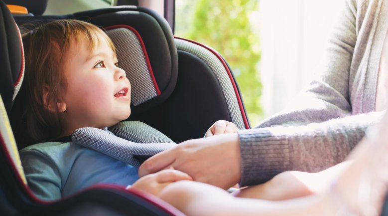 Długa podróż samochodem i fotelik dla dziecka