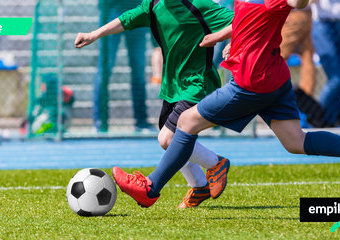 Dresy piłkarskie — niezbędne podczas treningu. Jaki komplet do gry w piłkę nożną wybrać?