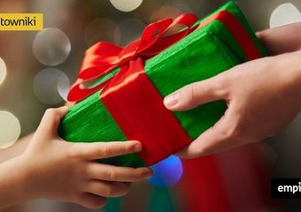 Drobne prezenty na Święta – co kupić? 8 pomysłów na gwiazdkowy upominek