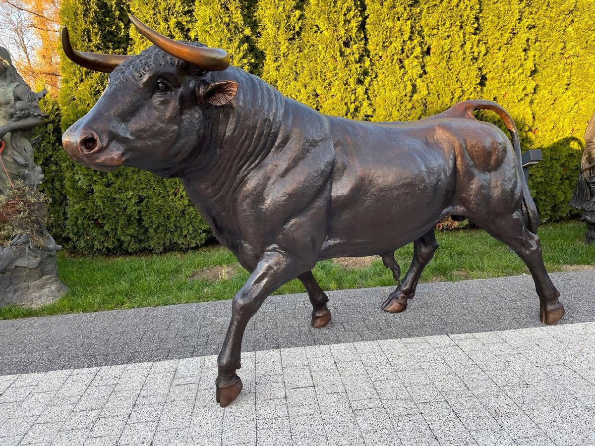 DUŻY BYK - figura z brązy naturalna wiel. TAURUS