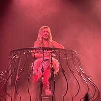 Feather Sabrina Carpenter