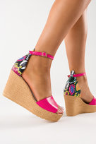 Fuksjowe sandały skórzane damskie espadryle na koturnie z zakrytą piętą pasek wokół kostki wzór wężowy PRODUKT POLSKI Casu 2556-204-922-40