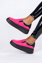 Fuksjowe sneakersy skórzane damskie slip on na czarnej platformie PRODUKT POLSKI Casu 10151-36
