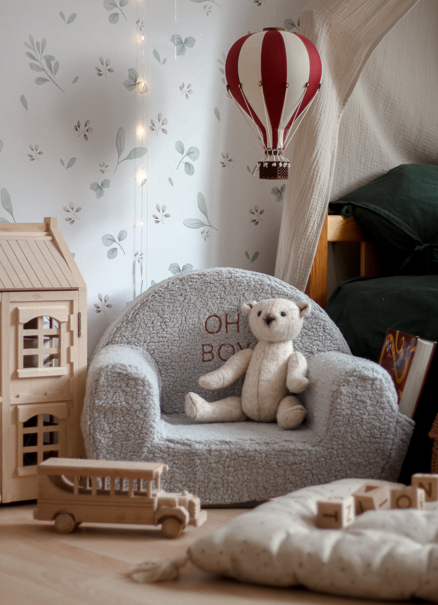 Фото - Диван Futrzany fotelik dla dziecka z haftowanym imieniem szary