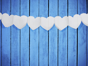 Girlanda bibułowa serca, biała, 11x300 cm - PartyDeco