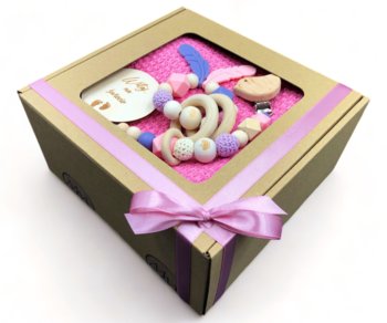 Gryzak dla dziewczynki, zawieszka do smoczka, kocyk Gotowy zestaw prezentowy dla maluszka GIFT BOX w różowym kolorze - MamyMy