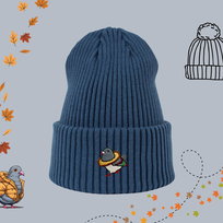 Haftowana czapka beanie - GOŁĄB Z CHLEBEM - niebieska