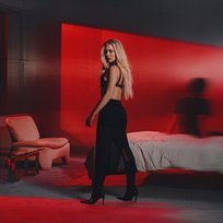 >>>hands on me<<< Becky Hill