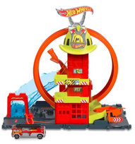 Hot Wheels City, zestaw Superpętla, remiza strażacka, HKX41