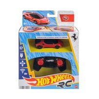 Hot Wheels RC Ferrari SF90 Stradale Assetto Fiorano, Samochód zdalnie sterowany w skali 1:64, Zabawka dla dzieci 5+ JGD09