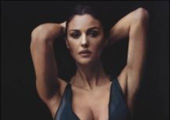 Monica Bellucci, ostra, piękna i szybka. 