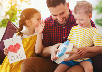 Inspiracje prezentowe na Dzień Ojca - dla ojców z mniejszym i większym stażem