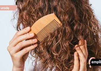 Jak czesać kręcone włosy? Szczotki i grzebienie do włosów kręconych i metody