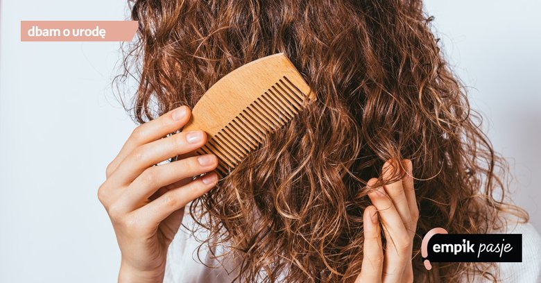 Jak czesać kręcone włosy? Szczotki i grzebienie do włosów kręconych i metody