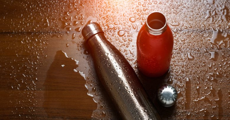 Jak czyścić kubki i butelki termiczne, by długo służyły? Praktyczne wskazówki