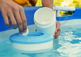 Jak dbać o wodę w basenie ogrodowym?