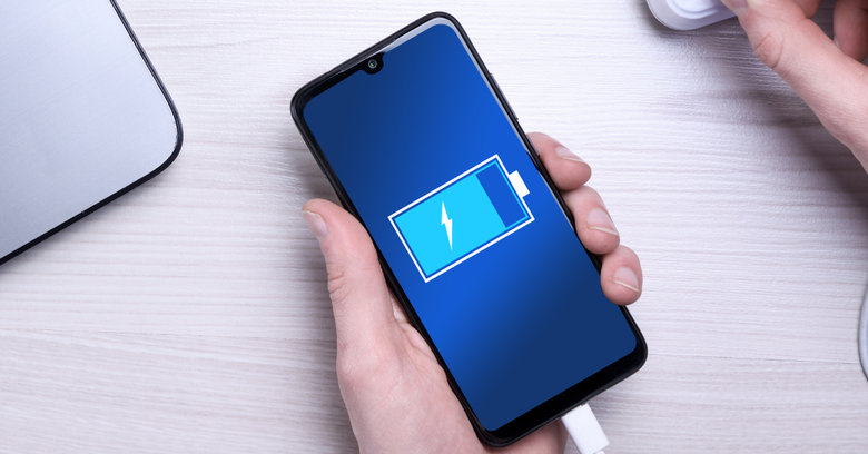 Jak ładować telefon, żeby bateria trzymała dłużej?