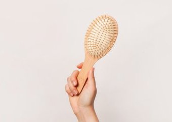 Jak wyczyścić szczotkę do włosów? Praktyczny poradnik