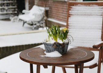 Jak zabezpieczyć meble ogrodowe na zimę?