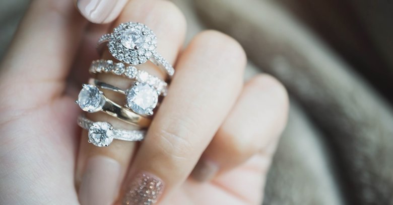 Jaki pierścionek zaręczynowy wybrać? Podpowiadamy! 