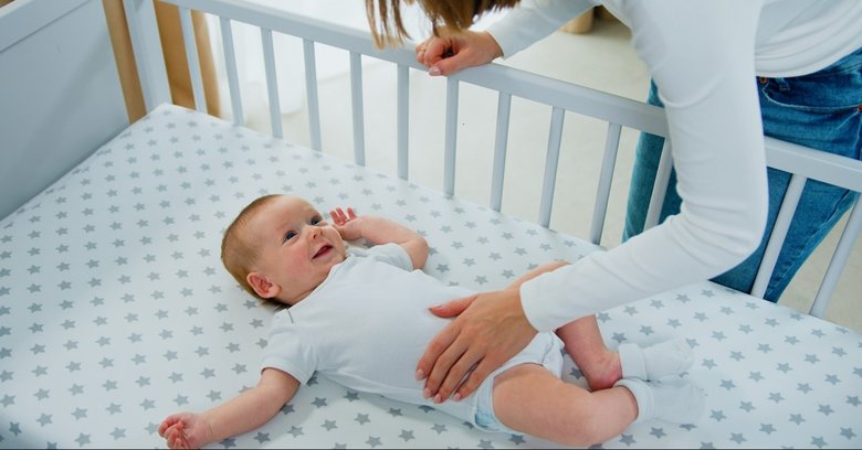 Jakie łóżeczko dla niemowlaka wybrać? W trosce o zdrowy i komfortowy sen malucha