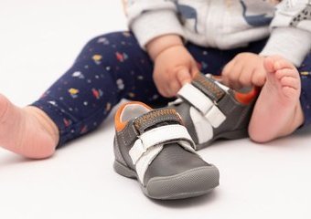Jakie wybrać pierwsze buty dla dziecka? Ranking TOP 5 produktów 