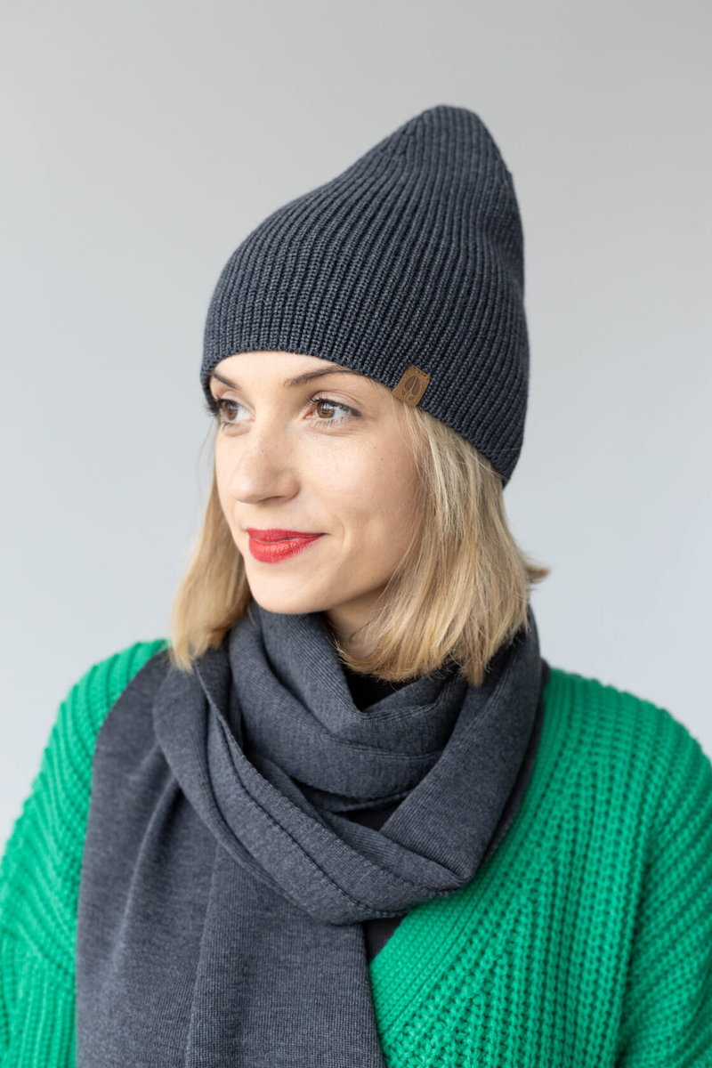 Jeleń - Lekka Wełniana Czapka Grafitowy - KOPYTO | Moda Sklep EMPIK.COM