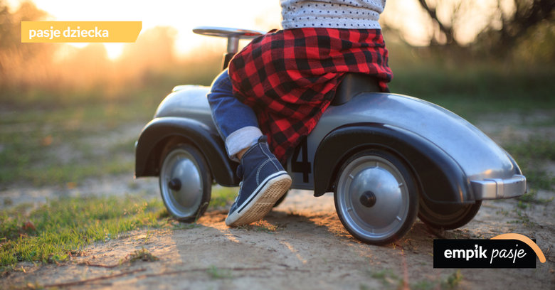 Jeździki i samochody dla dzieci – jak wybrać pierwsze „cztery kółka”? 