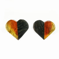 Kolczyki na sztyft serca srebrne z bursztynem i czarnym dębem