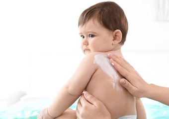 Kosmetyki dla niemowląt i dzieci – jak dbać o skórę najmłodszych?