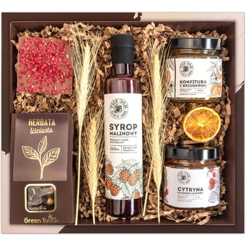 Kosz prezentowy zestaw z herbatą;przetworami i czekoladką. Pudełko prezentowe