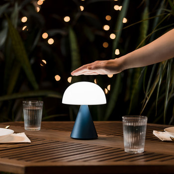 Lampka nocna MINA LED niebieska 9,2x11 cm LEXON - Lexon