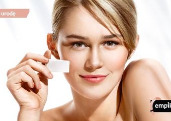 Najlepsze podkłady na lato – lekkie kosmetyki na upały