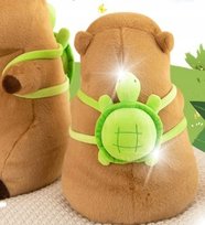 MASKOTKA KAPIBARA PLUSZAK KAPIBARA Z PLECAKIEM ŻÓŁWIEM DUŻY 20 CM