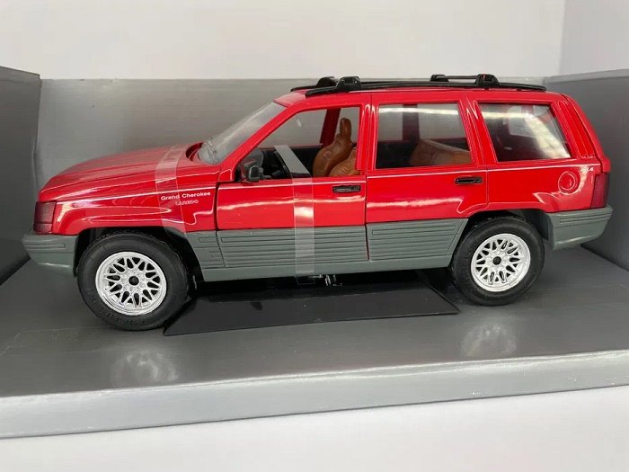 Фото - Машинка Mattel Jeep Grand Cherokee Red 1:18 4414 
