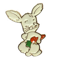 Metalowa Przypinka Biały Królik Z Marchewką Bunny Pin Inna marka