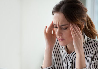 Migrena – objawy, przyczyny i sposoby leczenia bólu głowy