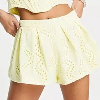 MISSGUIDED SPODENKI SPÓDNICZKA DAMSKIE R. 36 ŻÓŁTE KRÓTKIE HAFTY SZEROKIE missguided