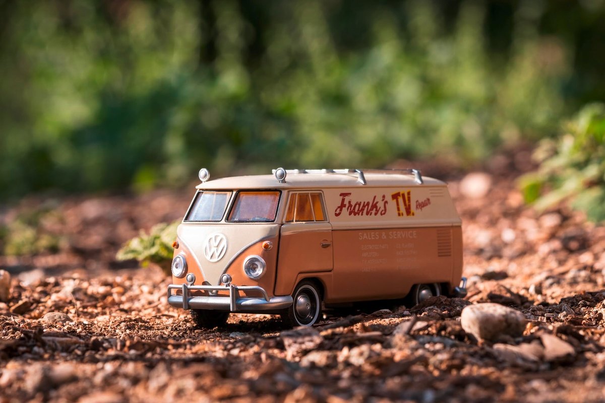 Inny producent Model Kolekcjonerski 1967 VW Bus Wheeljack Transformers 1:32 Frank's TV