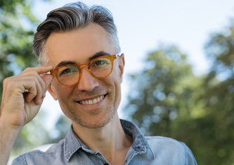 Modne okulary męskie – stylowe oprawki dla niego na 2021 rok