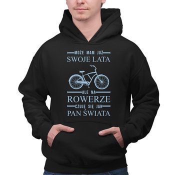 Może mam już swoje lata, ale na rowerze czuję się jak pan świata - męska bluza na prezent - Koszulkowy