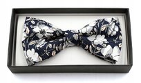 MUSZKA Męska GRANATOWA w Kwiaty Elegancka Mucha w Pudełku Pako Jeans Pako Jeans